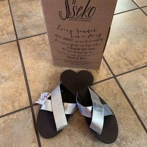 Sseko ES Crossover Sz 7  Espresso & Silver